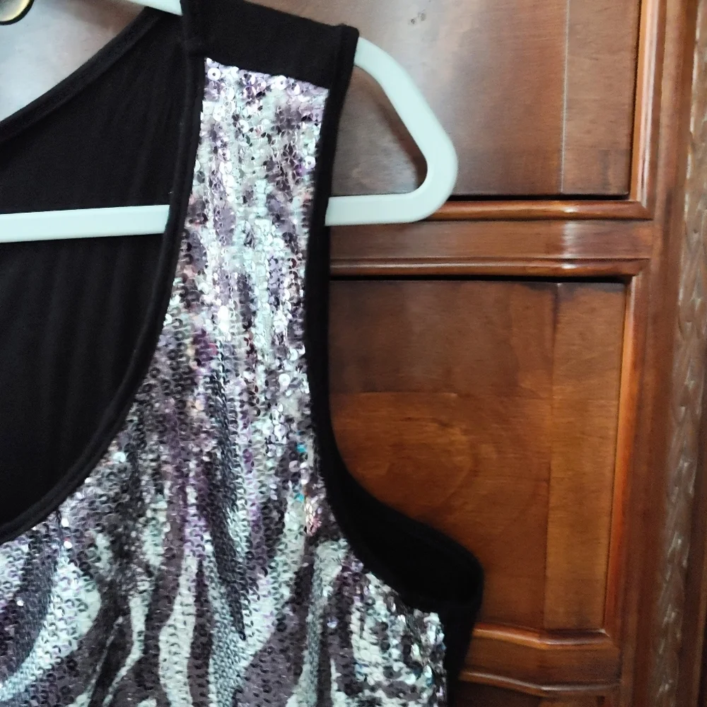 Moa Moa woman sleeveless sequin top. Black/silver. Size 3X - Picture 4 of 7